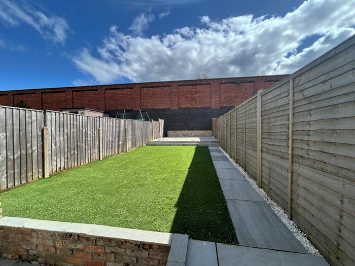 3 Bedroom House To Rent In Hawkins Street, Swindon, SN2