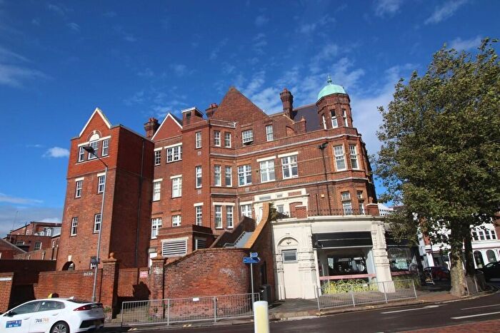1 Bedroom Flat To Rent In Southfields Road, Eastbourne, East Sussex, BN21
