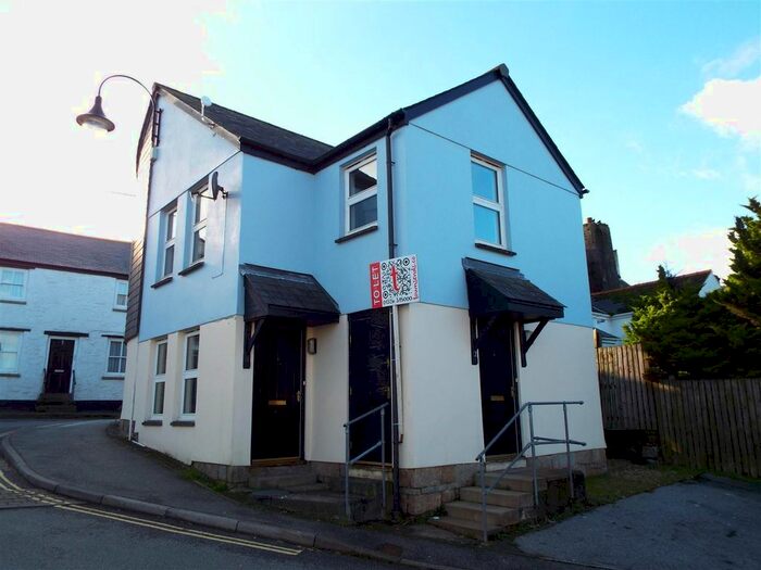 2 Bedroom Flat To Rent In Calver Close, Penryn, TR10