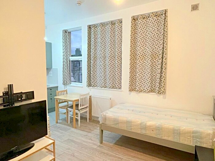 Studio To Rent In High Road Leyton, London, E10