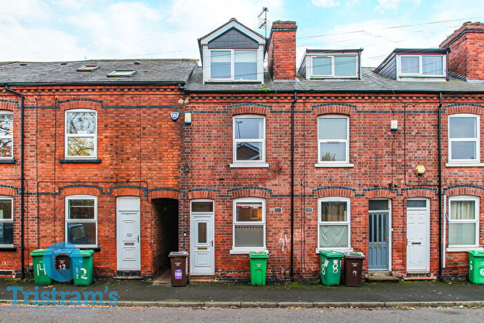 2 Bedroom Terraced House To Rent In Cycle Road, Nottingham, NG7