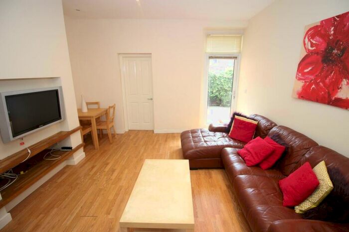 3 Bedroom Private Hall To Rent In Bayswater Road, Jesmond, Newcastle Upon Tyne, NE2