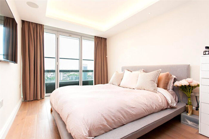 3 Bedroom Apartment For Sale In Canaletto Tower, City Road, London, EC1V