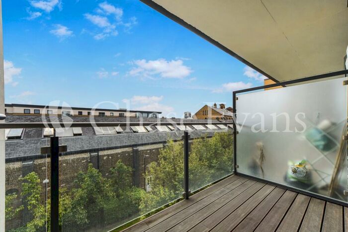 Flat For Sale In Forge Square, Isle Of Dogs, London, E14