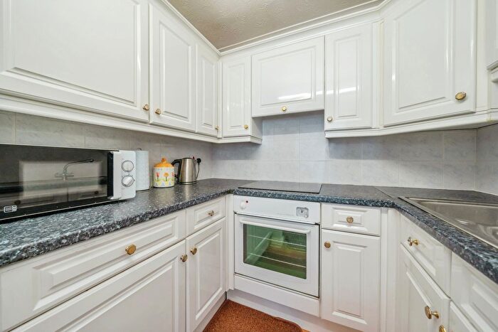 1 Bedroom Flat For Sale In Dingleway, Appleton, Warrington, Cheshire, WA4