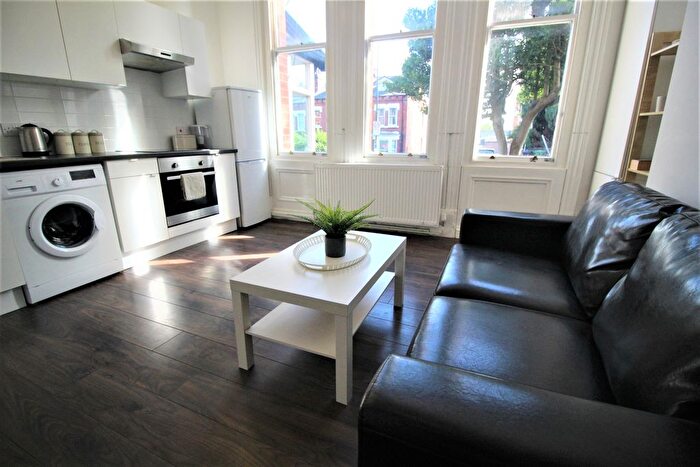 1 Bedroom Flat To Rent In Flat, Clarendon Road, LS2