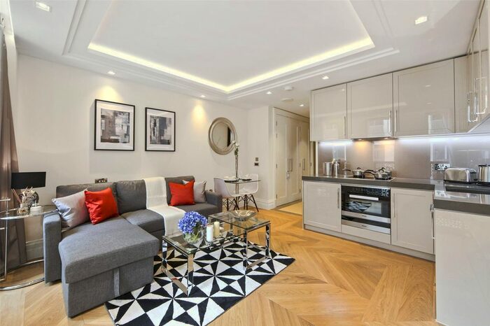 Studio To Rent In Strand, London, WC2R