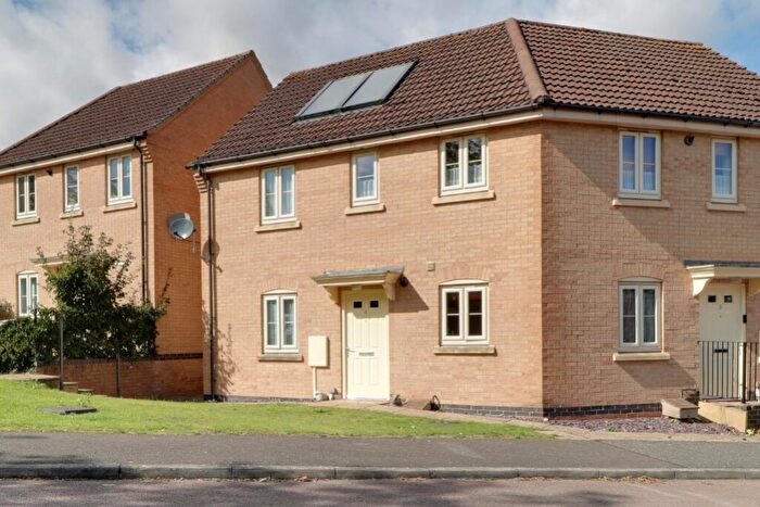 2 Bedroom Ground Maisonette For Sale In Stephenson Close, Colsterworth, Lincs, NG33