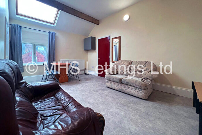 1 Bedroom Flat To Rent In Flat, Moorland Road, Leeds, LS6