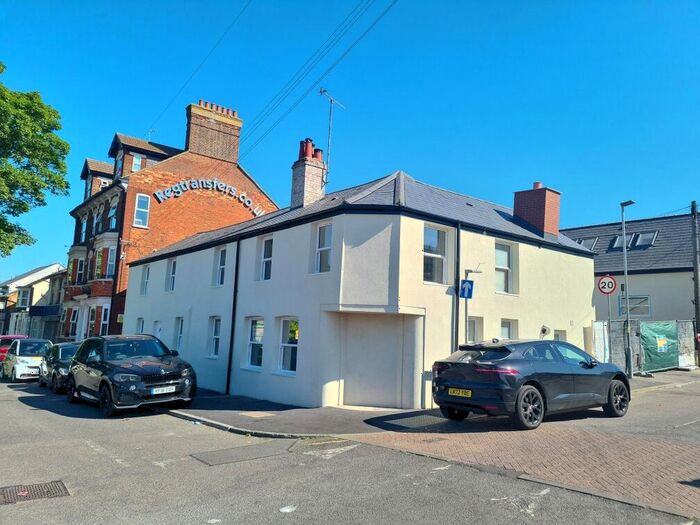 2 Bedroom Maisonette To Rent In High Street South, Dunstable, LU6