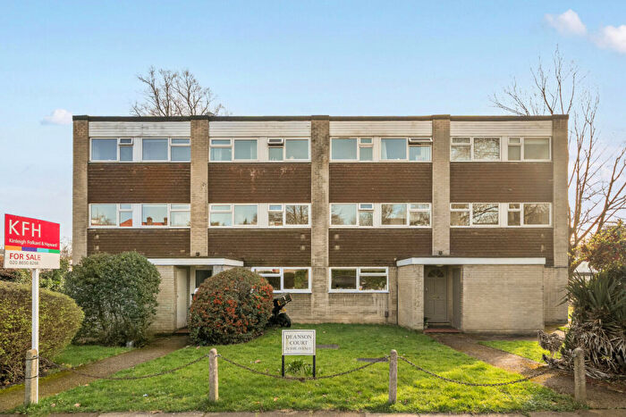 2 Bedroom Flat For Sale In The Avenue, Beckenham, Kent, BR3