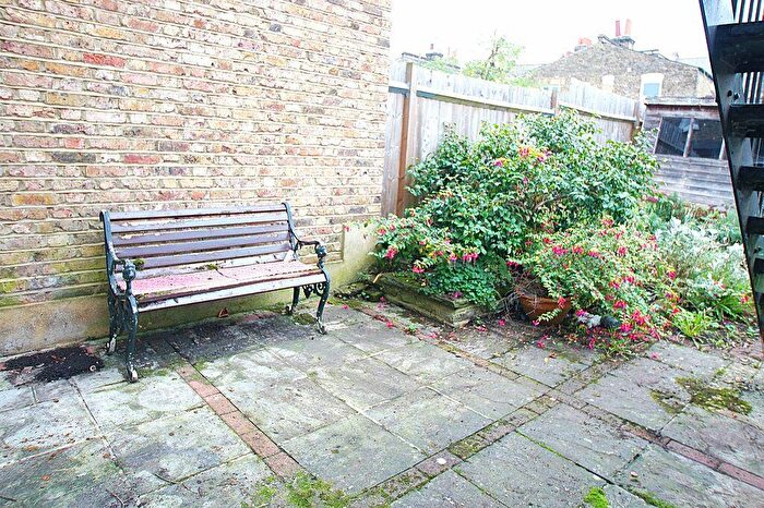 2 Bedroom Flat For Sale In Fontenoy Road, London, SW12