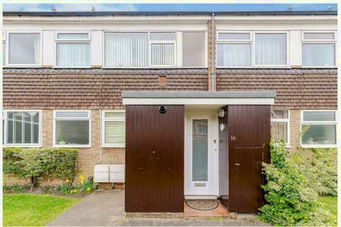 2 Bedroom Apartment To Rent In Somers Road, Reigate, RH2