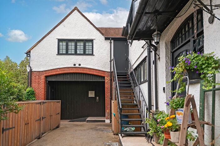 2 Bedroom Flat For Sale In Bell Street, Reigate, RH2