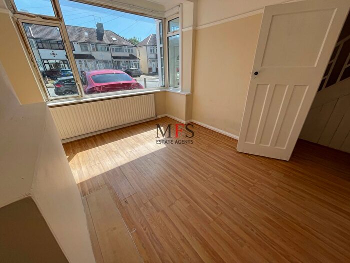 3 Bedroom Terraced House To Rent In Wentworth Road, Southall, UB2