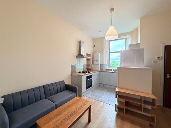 2 Bedroom Flat To Rent In Linden Street, Anniesland, Glasgow, G13