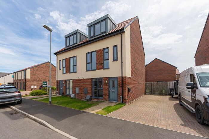 3 Bedroom Town House For Sale In Holly Way, Ellington, NE61