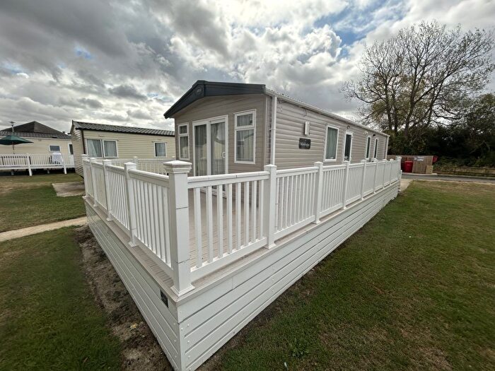2 Bedroom Park Home For Sale In Broadway Lane, South Cerney, Cirencester, GL7