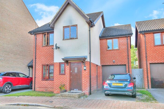 3 Bedroom Detached House For Sale In Laxfield Drive, Milton Keynes, MK10