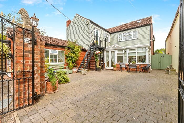 3 Bedroom Detached House For Sale In High Street, Beckingham, Doncaster, DN10