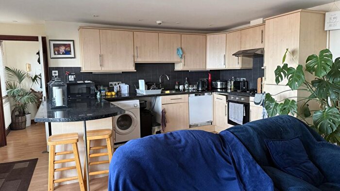 2 Bedroom Flat For Sale In Union Road, Ryde, PO33