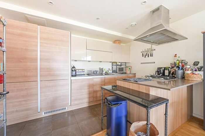 2 Bedroom Flat For Sale In Chi Building, Crowder Street, Shadwell, London, E1