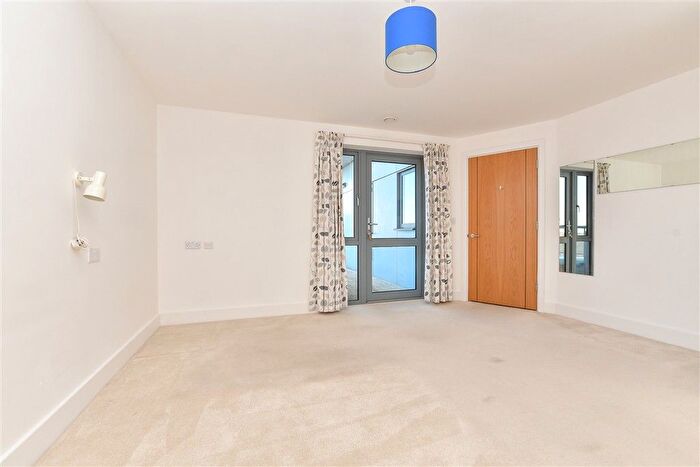 1 Bedroom Flat For Sale In Shotfield, Wallington, Surrey, SM6