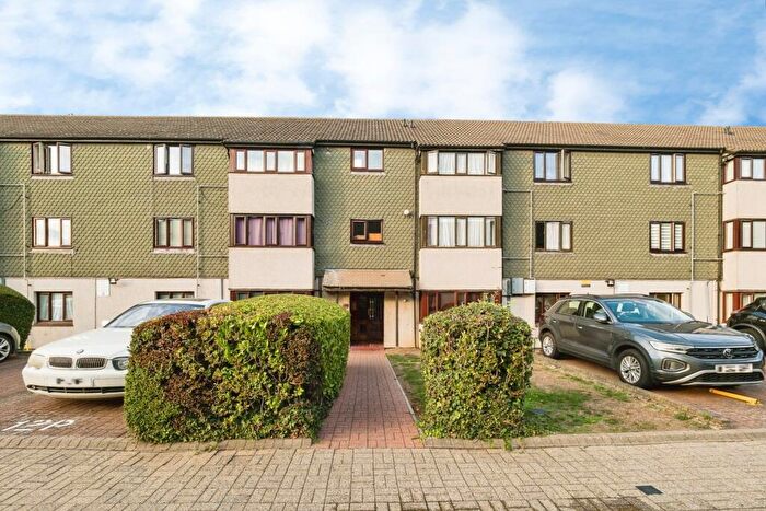2 Bedroom Flat For Sale In Teviot Avenue, South Ockendon, Essex, RM15