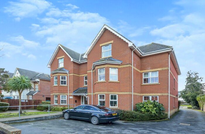 2 Bedroom Flat To Rent In Victory Court, Bournemouth, BH8