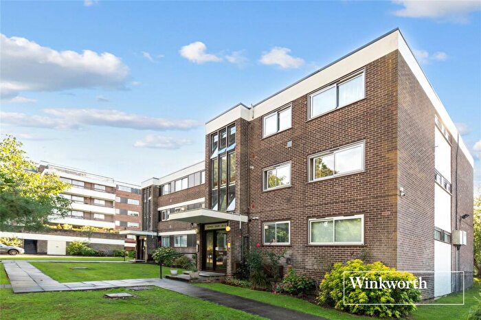 2 Bedroom Apartment For Sale In Station Road, New Barnet, EN5