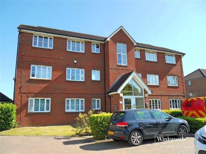 2 Bedroom Flat To Rent In Corfe Close, Borehamwood, Hertfordshire, WD6