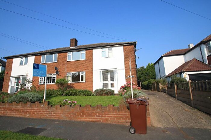 2 Bedroom Flat To Rent In The Quarry, Leeds, West Yorkshire, LS17