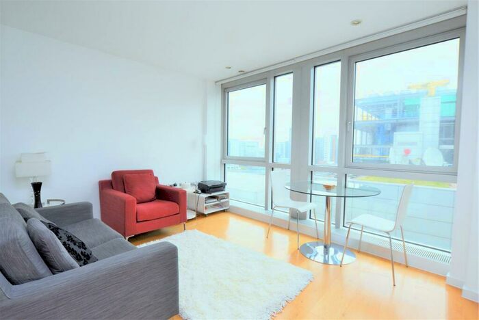 Studio To Rent In Ontario Tower, Canary Wharf, E14