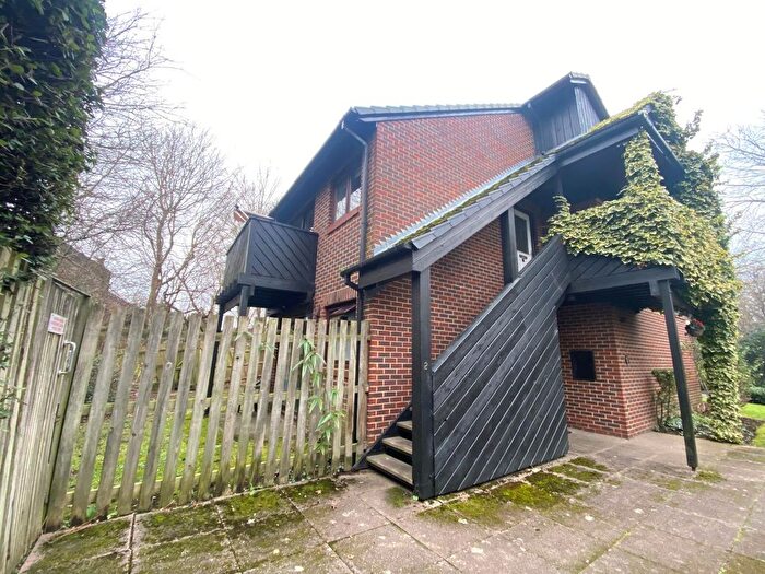 2 Bedroom Flat To Rent In West Quay Drive, Hayes, UB4