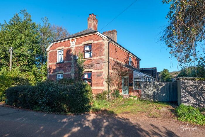 3 Bedroom Semi Detached House For Sale In Main Road, Alverstone, PO36