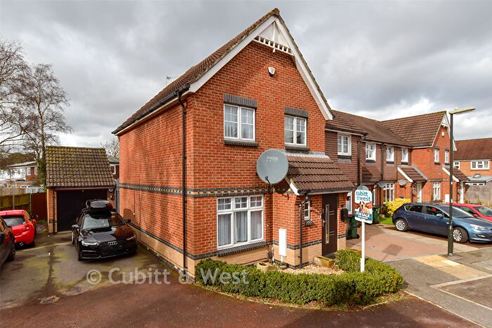 3 Bedroom End Of Terrace House For Sale In Lulworth Close, Crawley, West Sussex, RH11