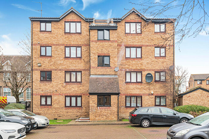 Studio For Sale In Gartons Close, Enfield, EN3