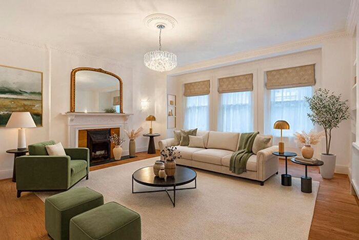 3 Bedroom Flat To Rent In Earl's Court Square, London, SW5