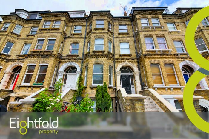 3 Bedroom Flat To Rent In Cromwell Road, Hove, BN3