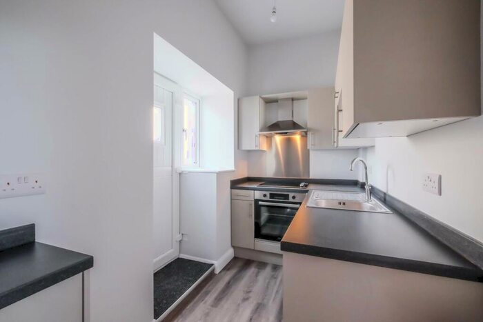 2 Bedroom Cottage To Rent In Meltham Road, Lockwood, HD1