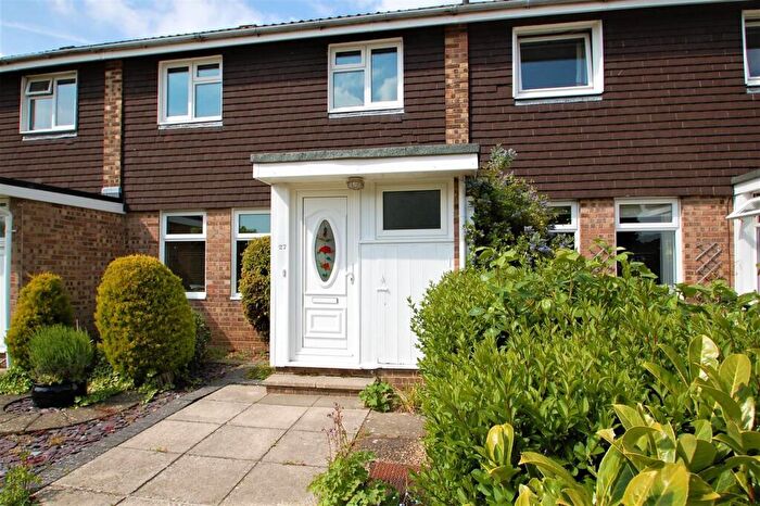 3 Bedroom Terraced House For Sale In Butser Walk, Petersfield, GU31