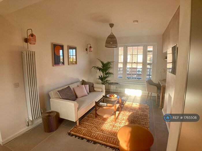 4 Bedroom Flat To Rent In Newburn Street, London, SE11