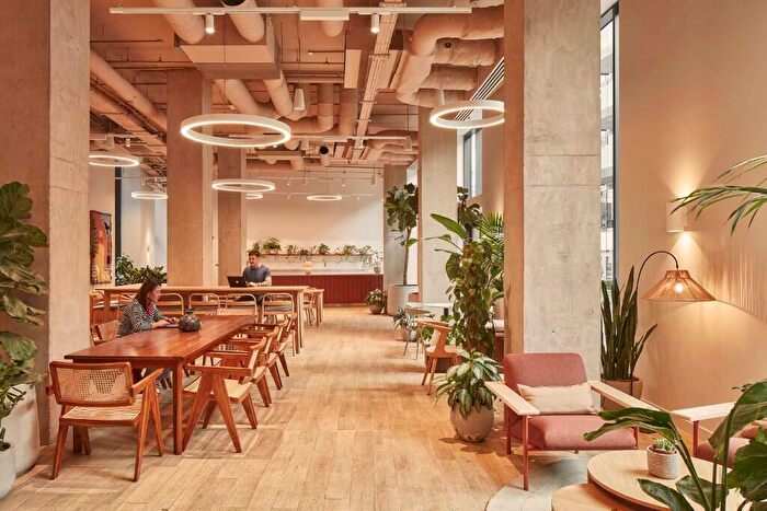 Studio To Rent In Crossharbour Plaza, London, E14