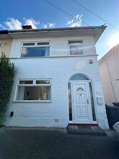 3 Bedroom Semi-Detached House To Rent In Kingshill Avenue, Northolt, UB5