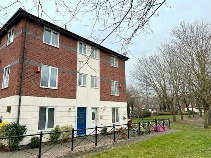 2 Bedroom Town House To Rent In The Moorings, Middlewich, CW10