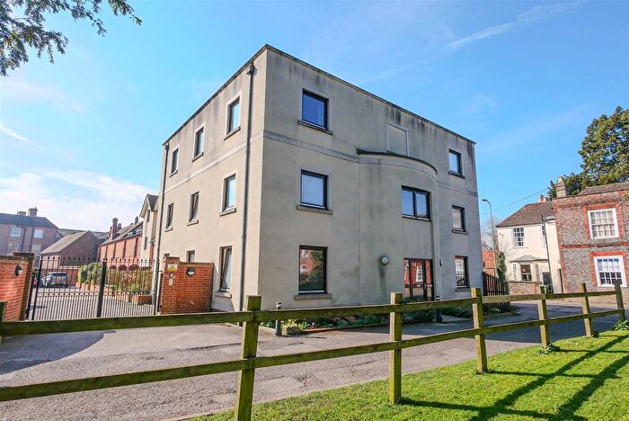 3 Bedroom Flat To Rent In Bear Lane, Wallingford, OX10