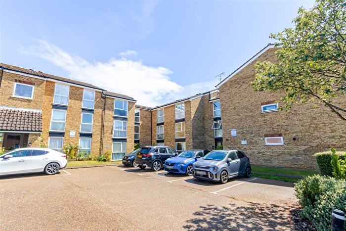 2 Bedroom Flat For Sale In Aylsham Drive, Ickenham, Uxbridge, UB10