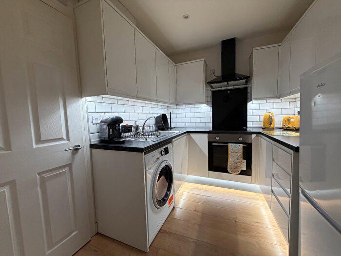 2 Bedroom Flat To Rent In Mansfield Road, Nottingham, Nottinghamshire, NG5