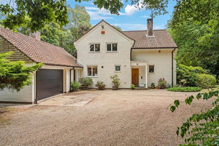 Detached House For Sale In Alderton Drive, Little Gaddesden, Berkhamsted, HP4