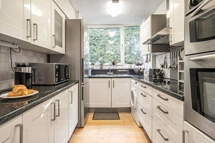 2 Bedroom Flat For Sale In Inglemere Road, Forest Hill, SE23